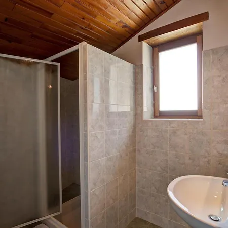 De Charme Avec Cheminee, Balcon Et Jardin A St-medard-en-forez - Fr-1-496-279 Vakantiehuis *